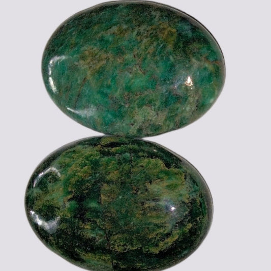 SALE Green Beryl 'Emerald' Palm stones