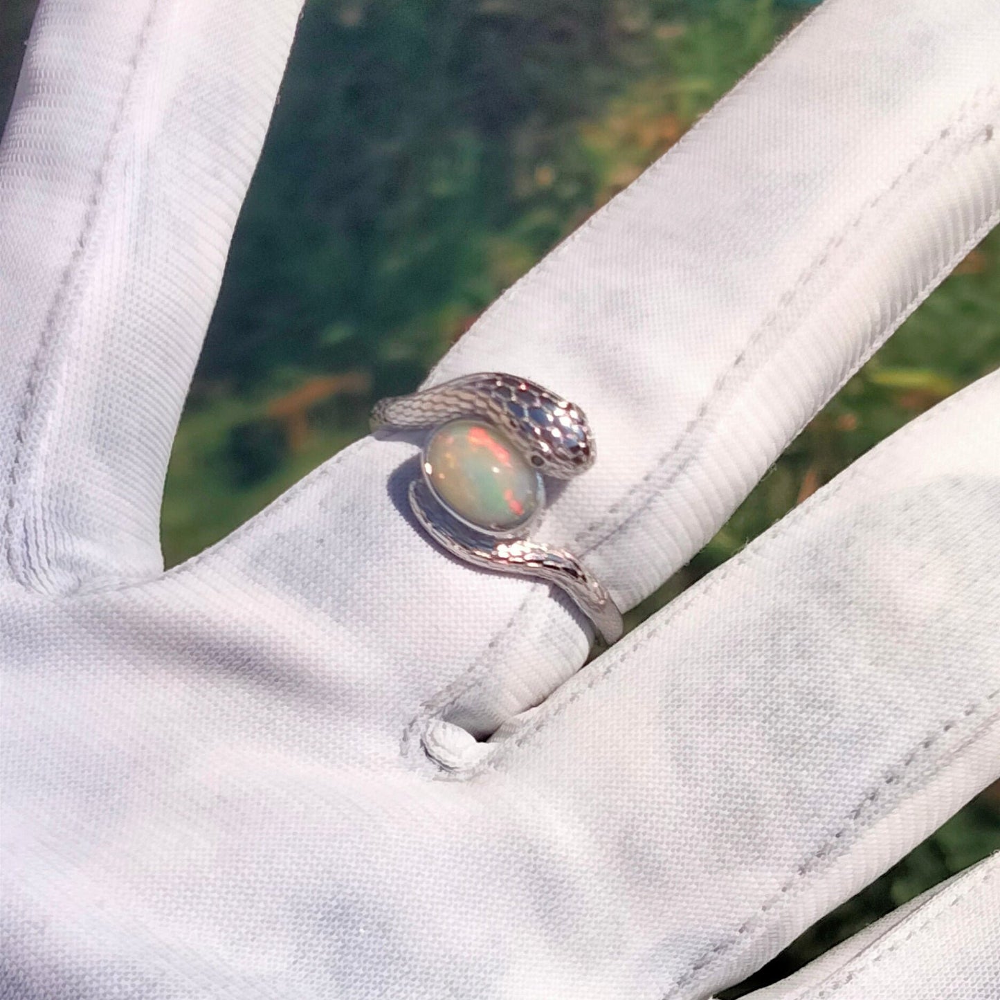 🌟 Beautiful Australian White Opal Gemstone🔥Snake Ring🎁.