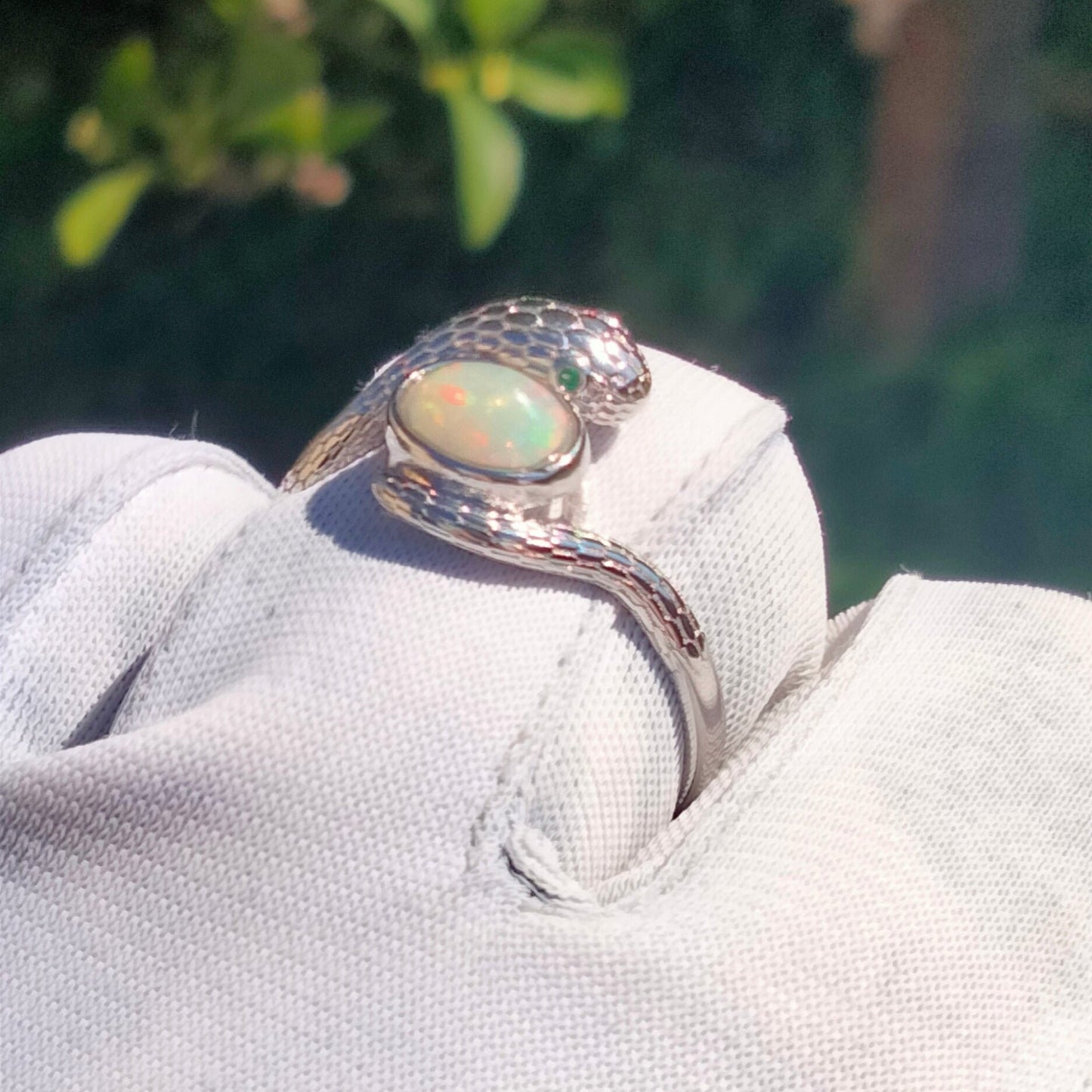 🌟 Beautiful Australian White Opal Gemstone🔥Snake Ring🎁.