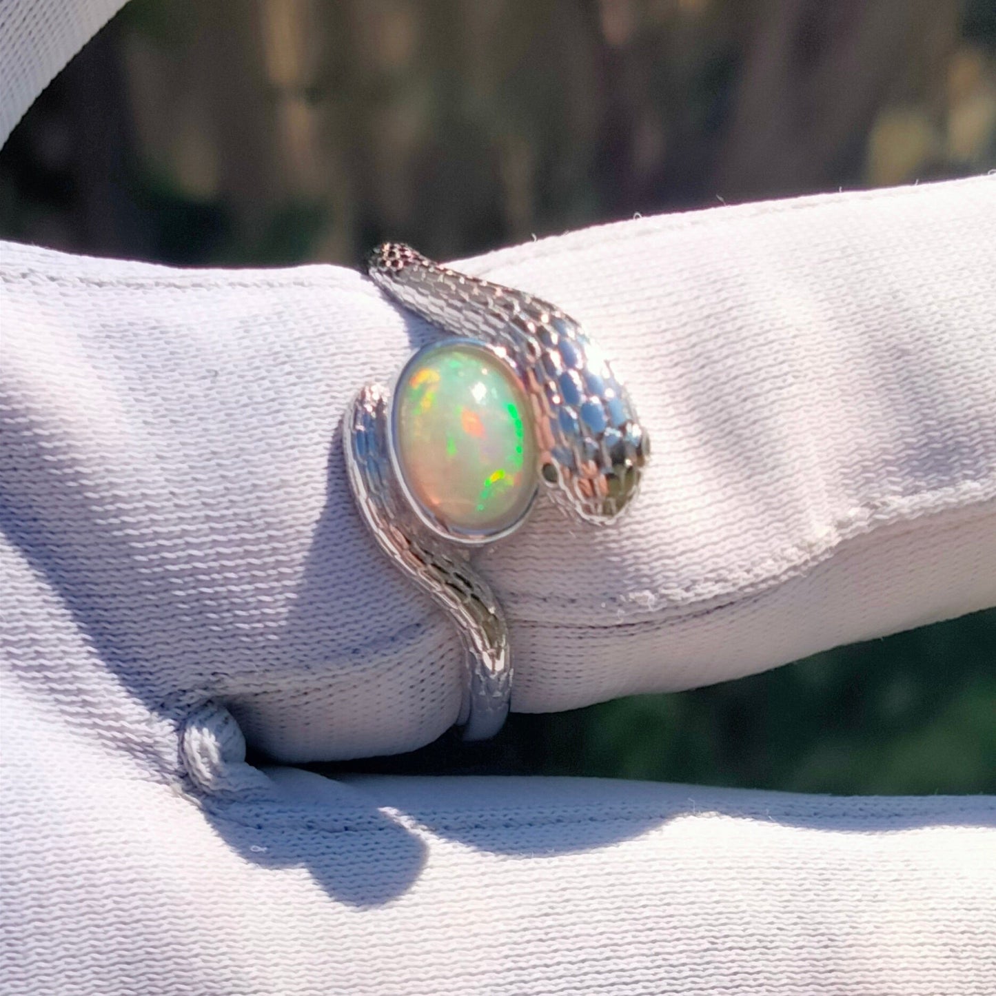 🌟 Beautiful Australian White Opal Gemstone🔥Snake Ring🎁.