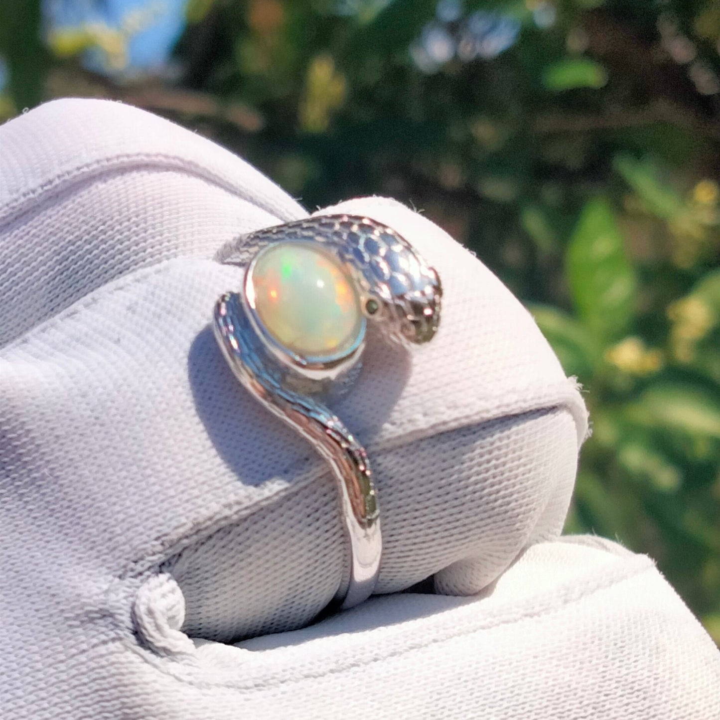 🌟 Beautiful Australian White Opal Gemstone🔥Snake Ring🎁.