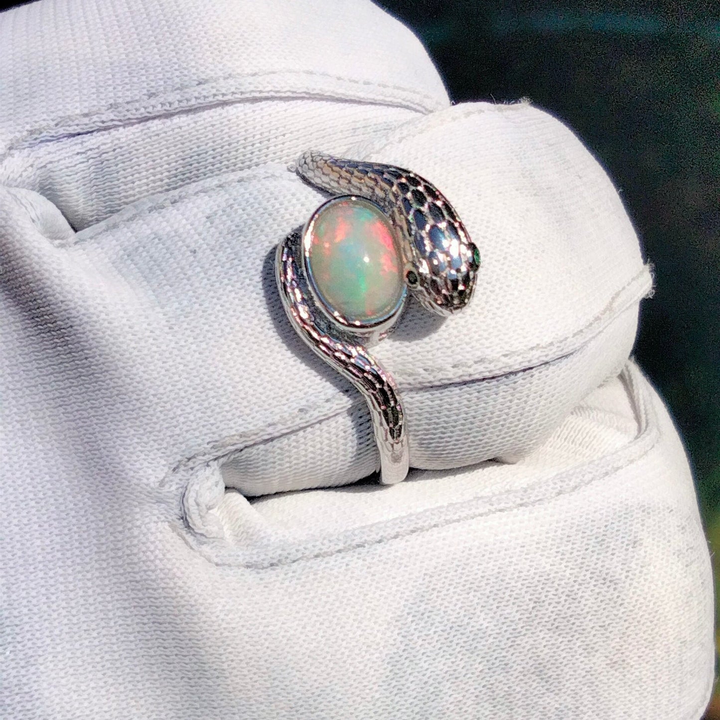 🌟 Beautiful Australian White Opal Gemstone🔥Snake Ring🎁.