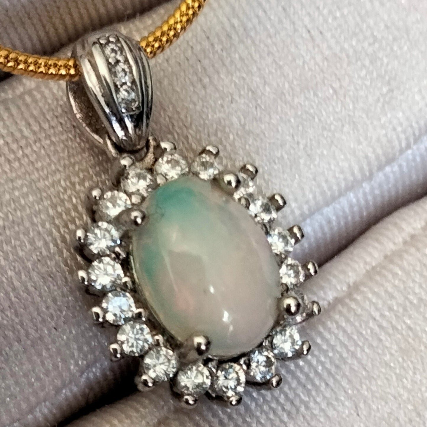 🔥 Exquisite Australian White Opal Pendant 🌟Free Chain