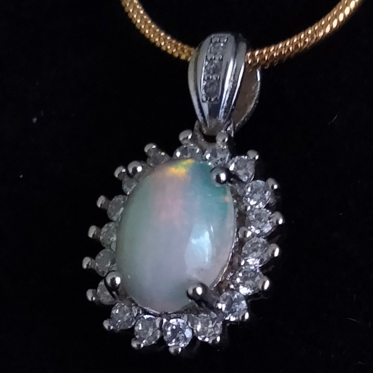 🔥 Exquisite Australian White Opal Pendant 🌟Free Chain