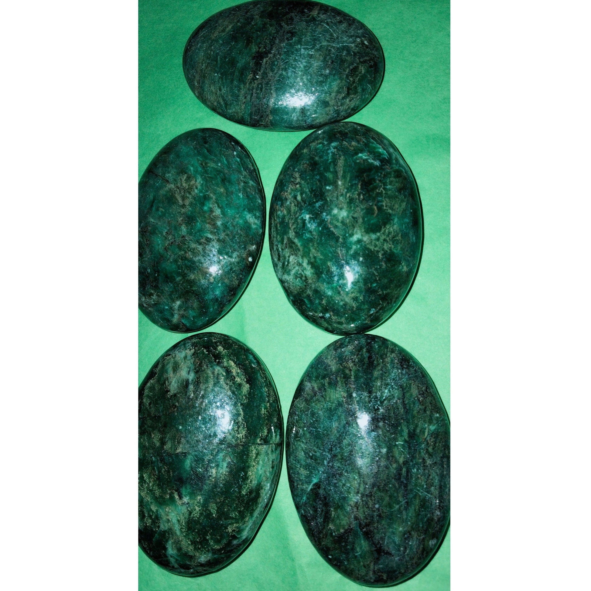 Large emerald palmstones