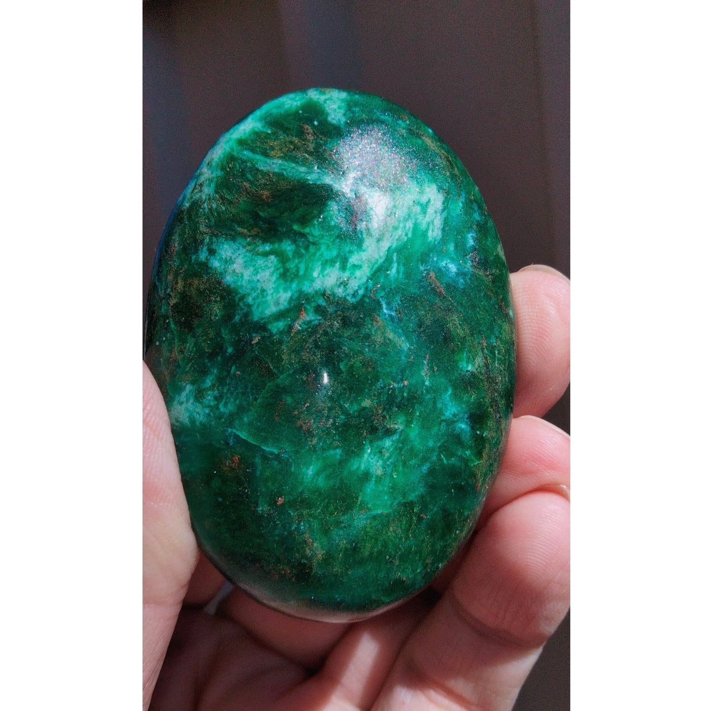 Large emerald palmstones