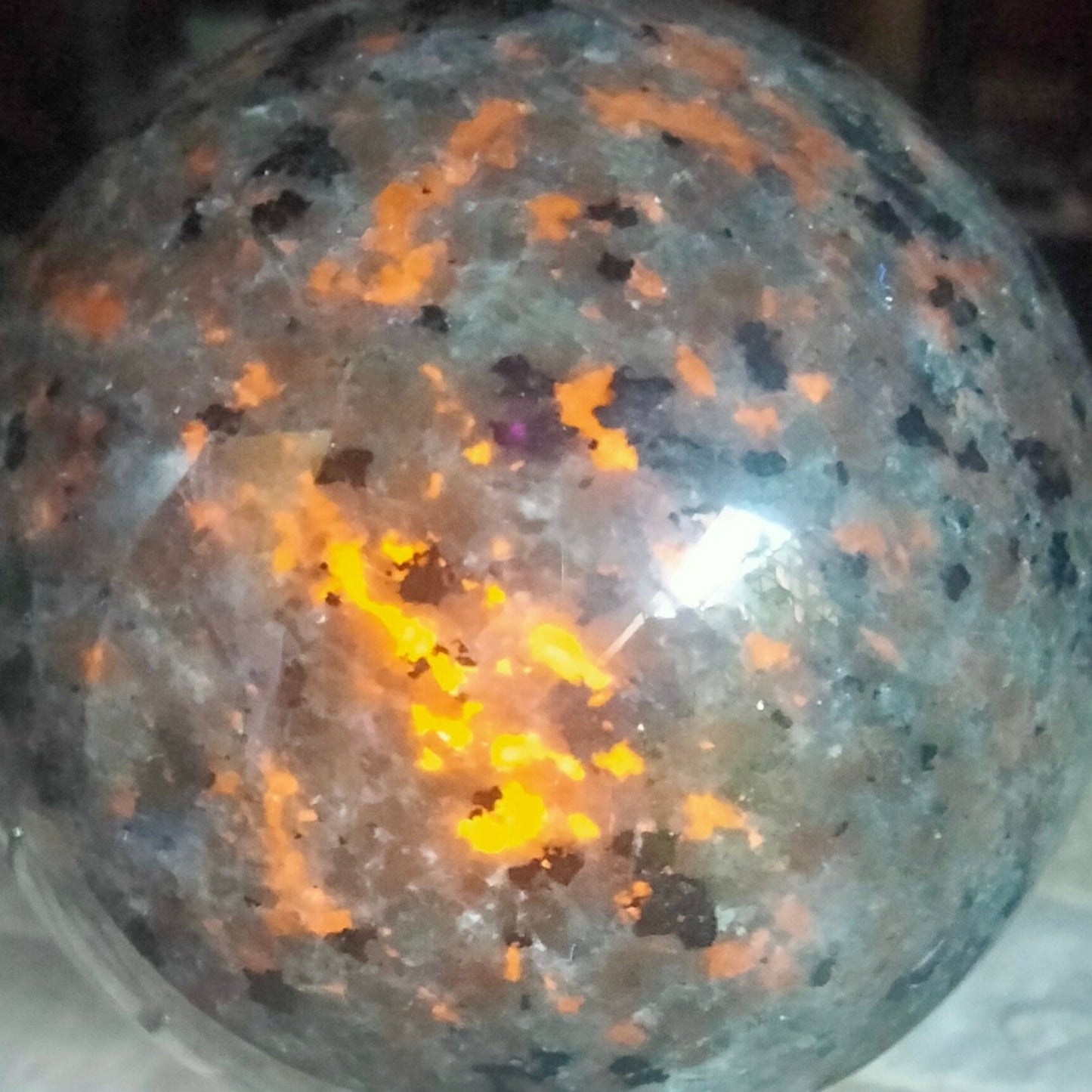 yooperlite sphere under UV light