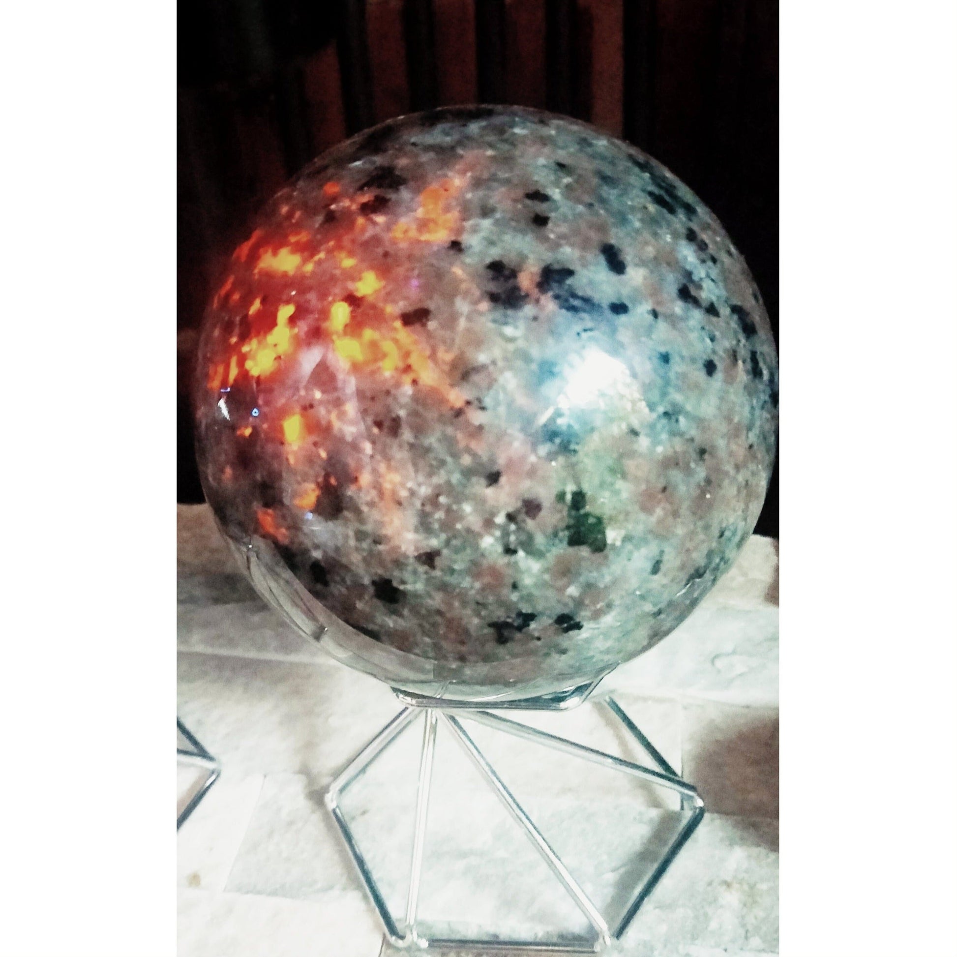 yooperlite sphere under UV light